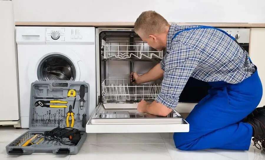 Yenimahalle İmmergas servisi teknisyen ekibi beyaz eşya tamiri yaparken